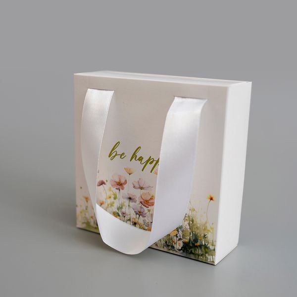 12х12х4 коробка-сумка белая "Be happy" цветочный принт №2 0035 фото